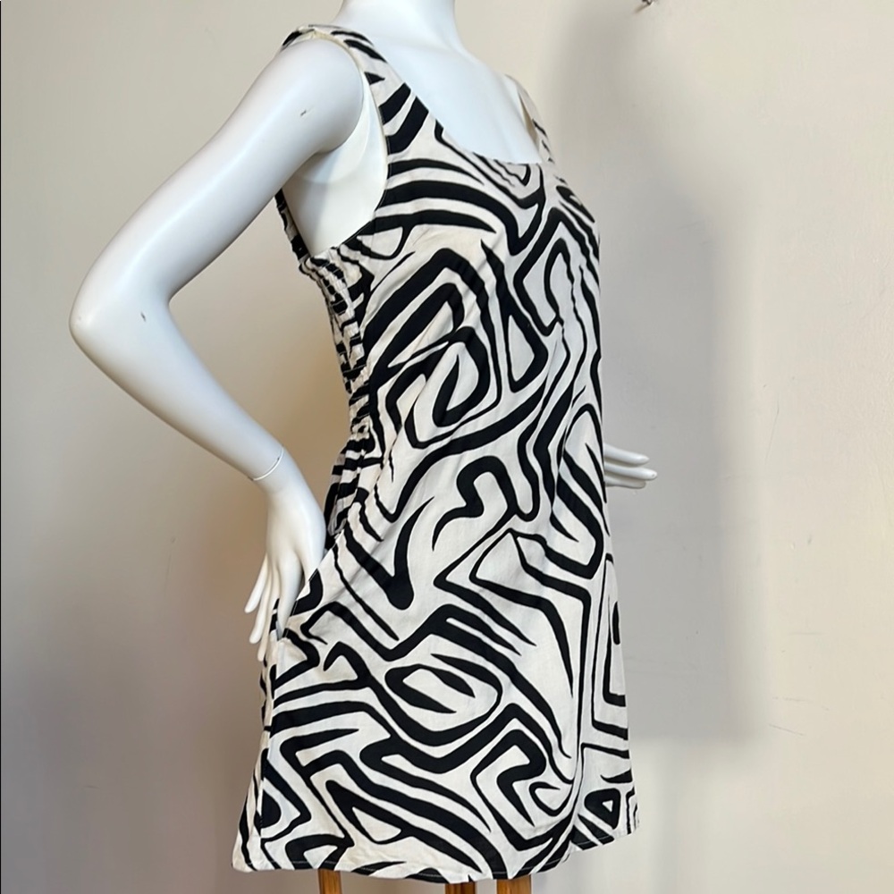Jopsa Black and White geometric Sleeveless Sheath Dress